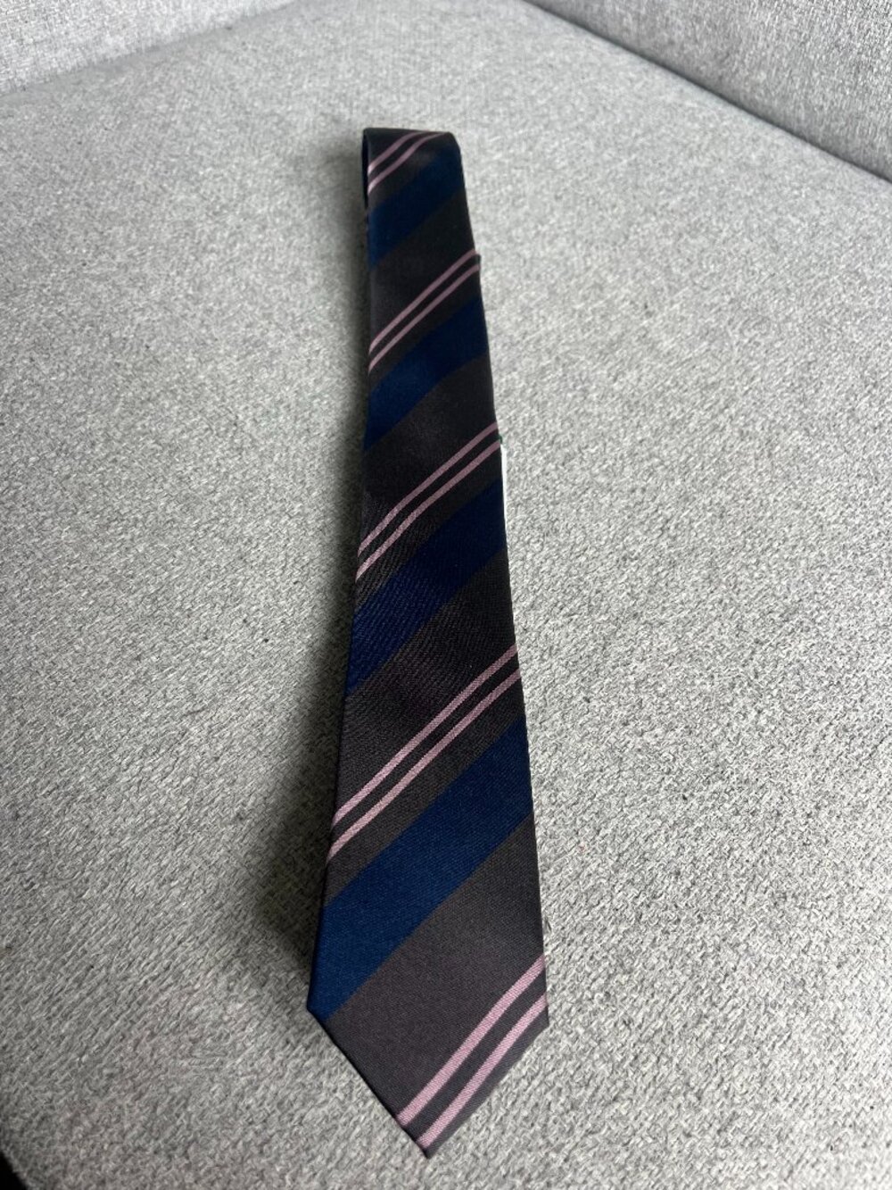 Men's Classic Tie.  100% Silk.  Grey/Blue/Pink stripe.  NEW. Retail:$49+tax